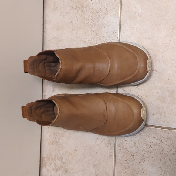 Nike Air Max THEA Mid Leather Sneaker/Boots - Picture 1 of 7